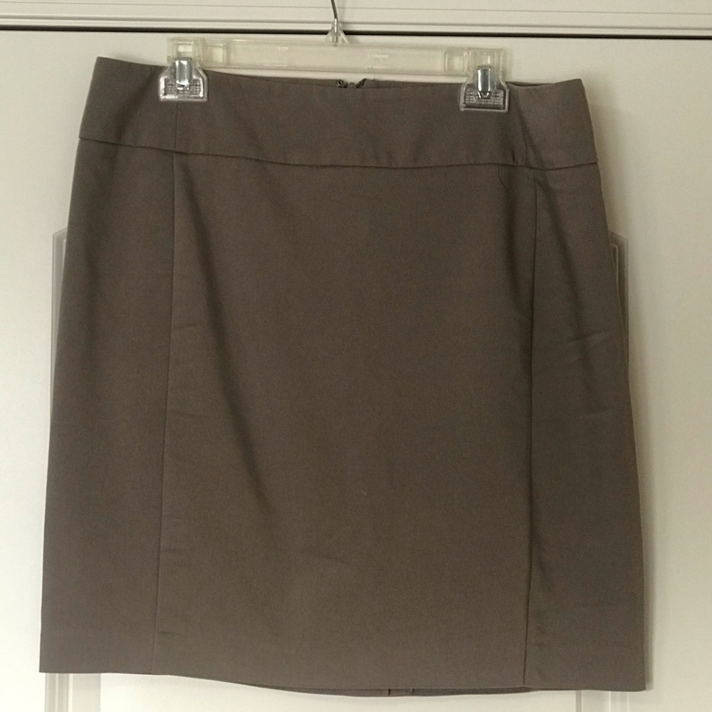 APT 9 Tan, Zipper in back, Straight Skirt Sz 14